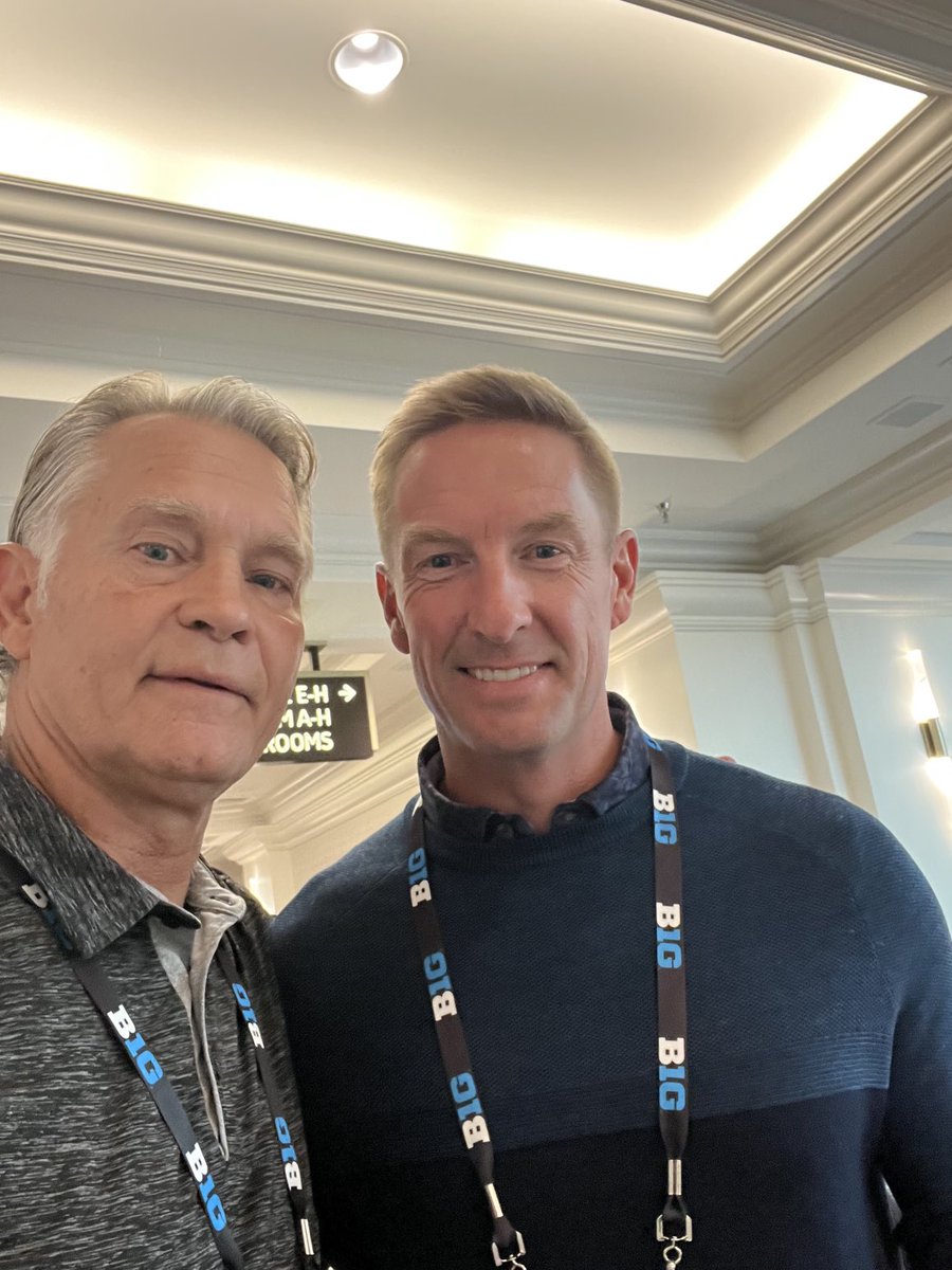 kenthomson87's tweet image. @bigten #MediaDays w/ @joelklatt - one of the Best! @MandalayBay