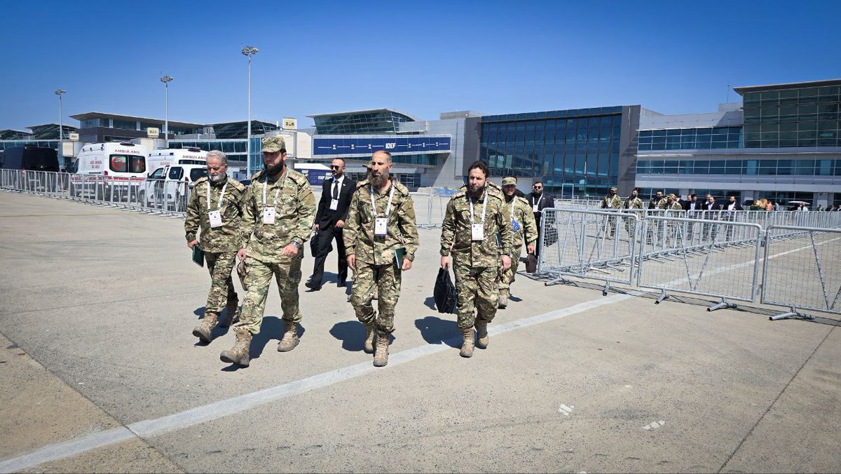 SyriaRetold's tweet image. 🚨 A Syrian Ministry of Defense delegation is participating in the "IDEF 2025" Defense Industry Exhibition in Turkey — one of the world’s largest defense expos — featuring representatives from 120 countries and more than 400 defense companies from 44 nations.
Held biennially in…