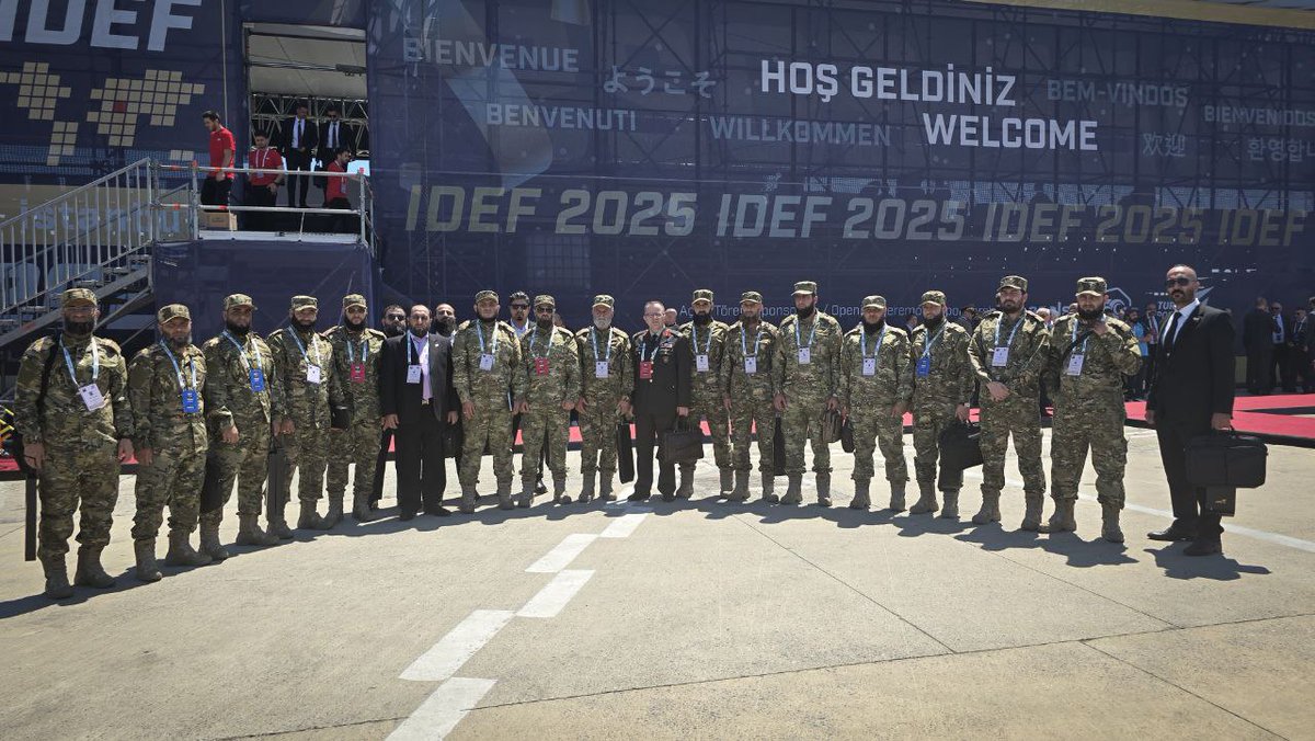 SyriaRetold's tweet image. 🚨 A Syrian Ministry of Defense delegation is participating in the "IDEF 2025" Defense Industry Exhibition in Turkey — one of the world’s largest defense expos — featuring representatives from 120 countries and more than 400 defense companies from 44 nations.
Held biennially in…