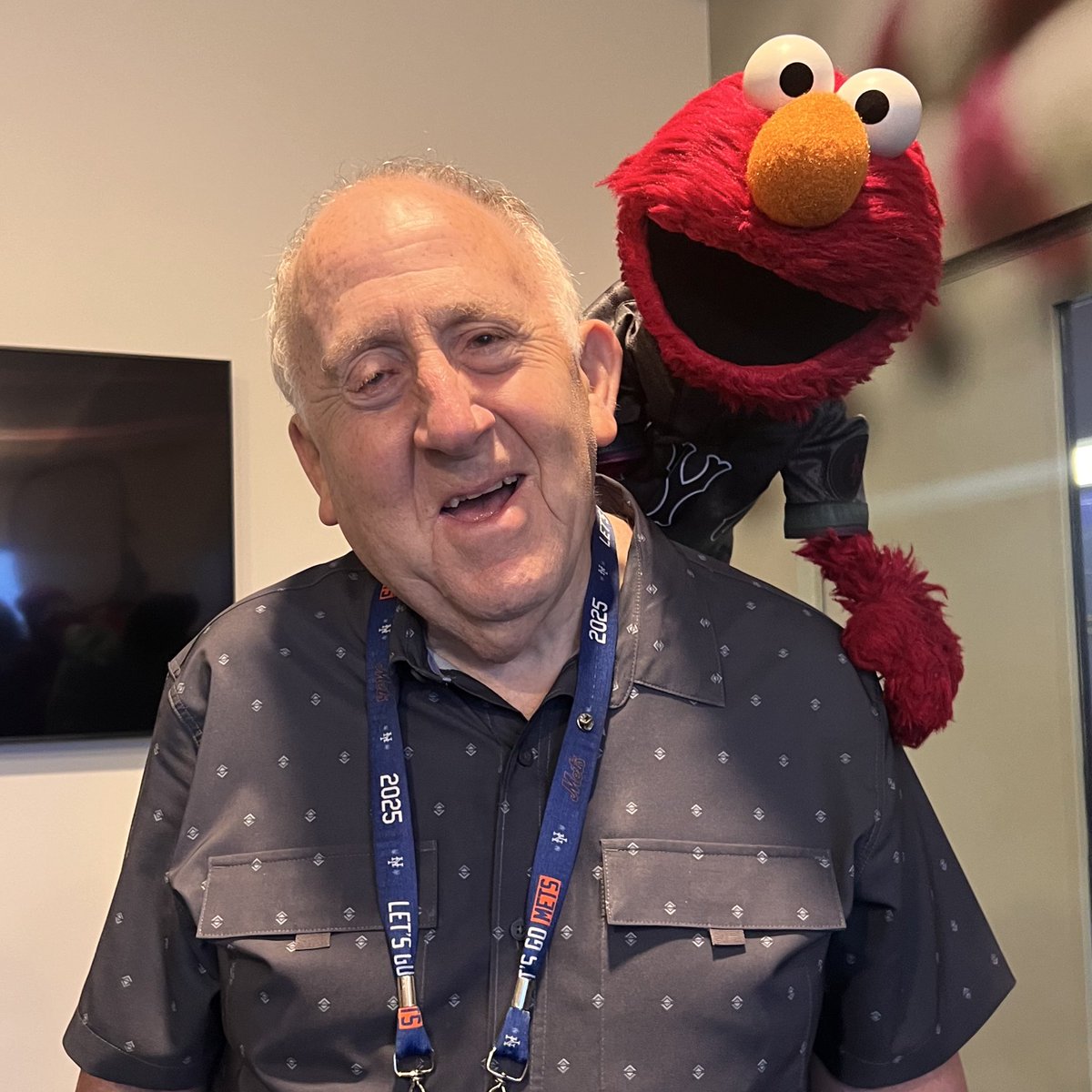 Jay_HorwitzPR's tweet image. Met my idol Elmo today. Was a gigantic fan of Sesame Street growing up. Always wanted to be guest but never made it.
