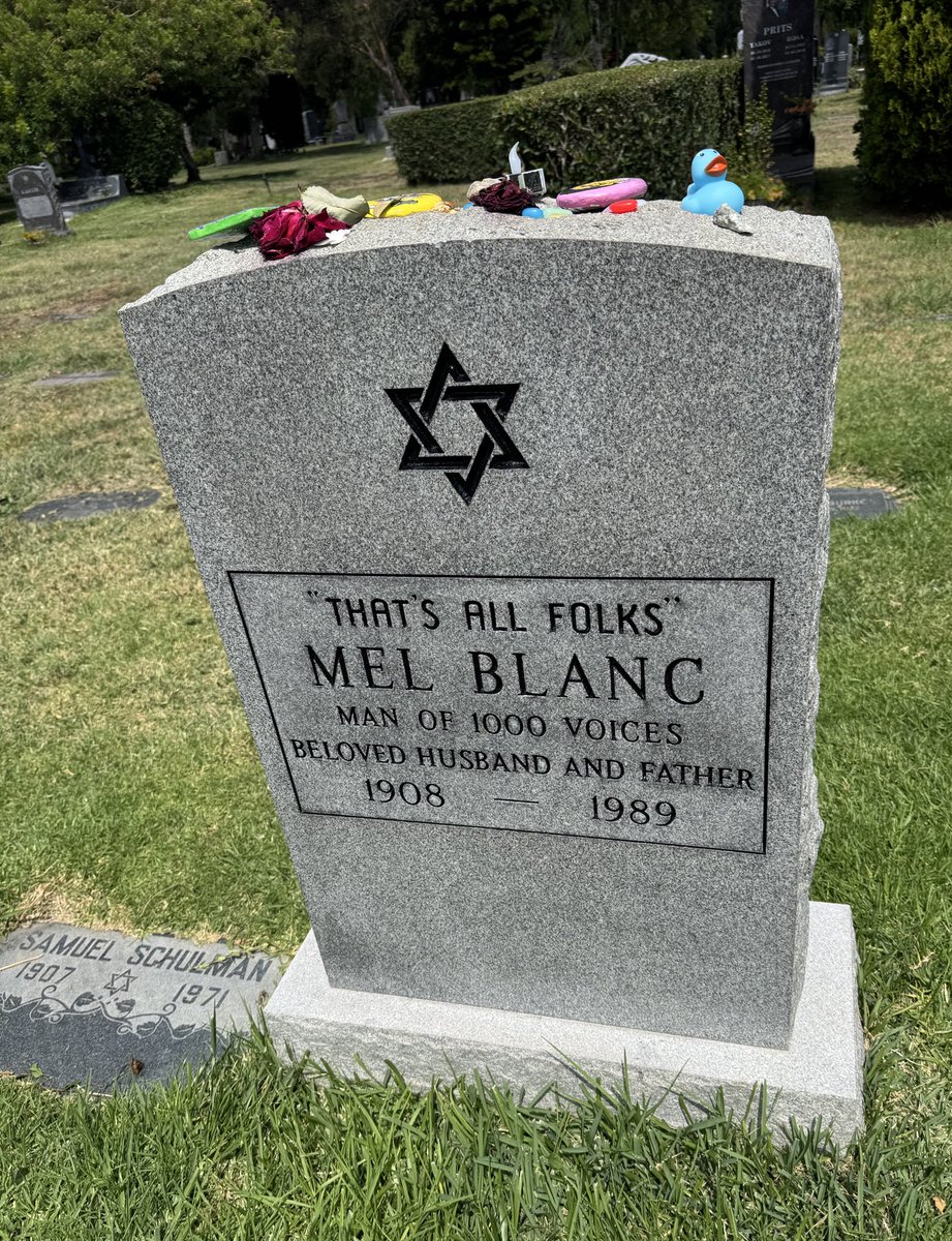 CBCCPodcast's tweet image. "That's All Folks."
With Mel Blanc at Hollywood Forever Cemetery.