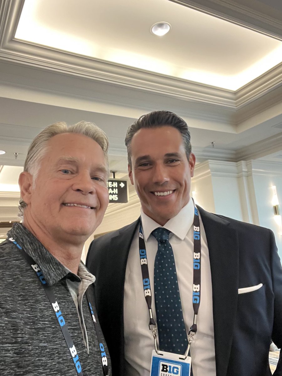 kenthomson87's tweet image. all the gals always want a pic of #BradyQuinn @NDFootball @bigten #MediaDays @MandalayBay #LasVegas @sportsxradio