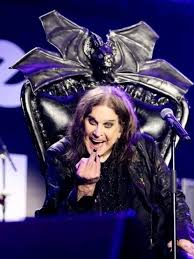 DavidTaple90421's tweet image. Ozzy Osbourne giving his final middle finger at his final concert