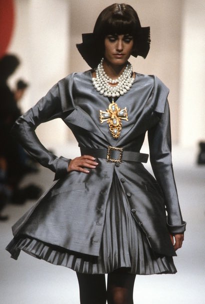 LaModeUnknown's tweet image. Chanel by ✨Karl Lagerfeld✨ Spring/Summer 1991 Couture. 🪡