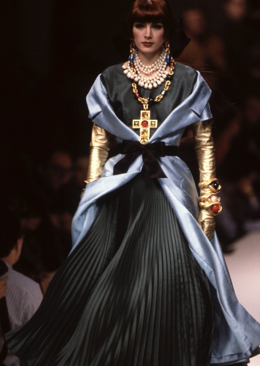 LaModeUnknown's tweet image. Chanel by ✨Karl Lagerfeld✨ Spring/Summer 1991 Couture. 🪡