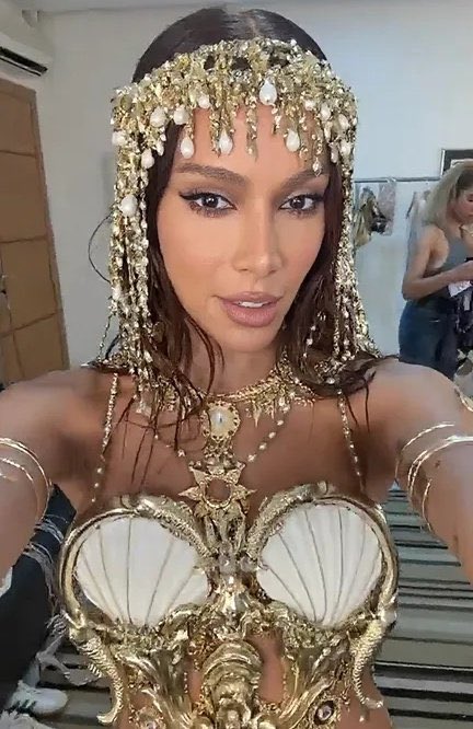 RedeAnittaBRs's tweet image. 🚨 Anitta revelou em recente live no Instagram que já está realizando as fotos promocionais para os Ensaios da Anitta, e que esta edição receberá um local inédito. Palpites?