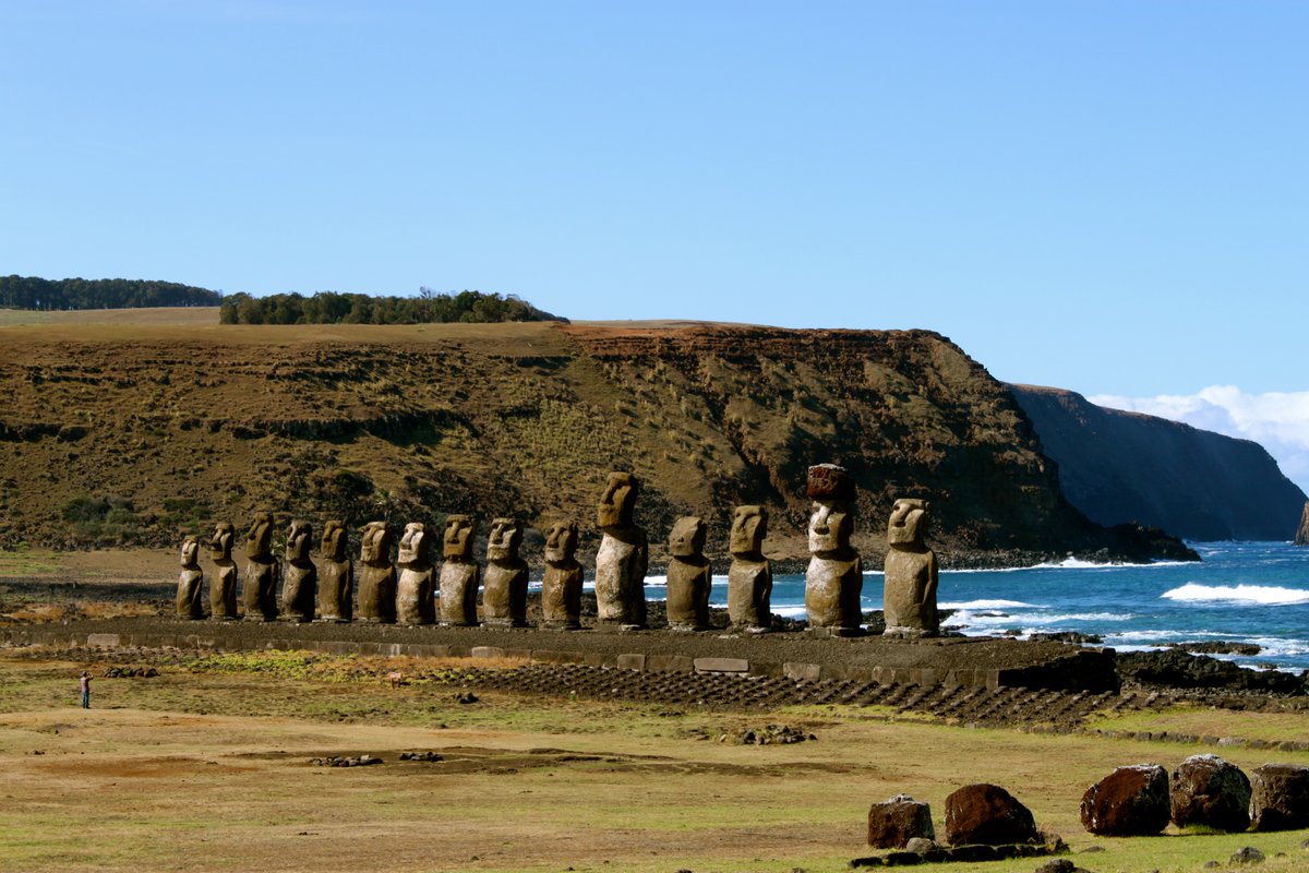 1007CRN's tweet photo. @DailyPicTheme2 Moai statues on Easter Island https://t.co/OW5Bs0ExRV