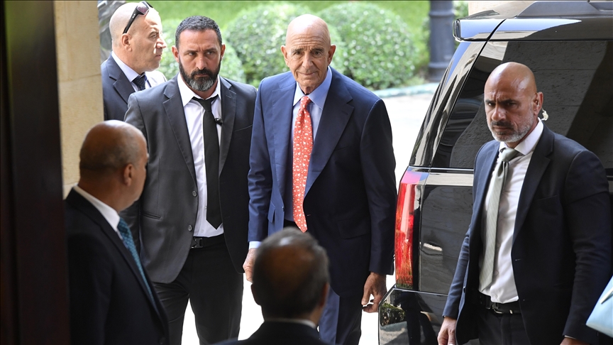 nupelonline's tweet image. Barrack: Suriye Şeriat politikasını gözden geçirmese parçalanır
🔴Reuters'a konuşan ABD’nin Suriye Özel Temsilcisi ve Ankara Büyükelçisi Barrack, Suriye Cumhurbaşkanı Şara'ya, geçen hafta yaşanan mezhep temelli kanlı saldırıların ardından politikalarını yeniden gözden geçirmesi…