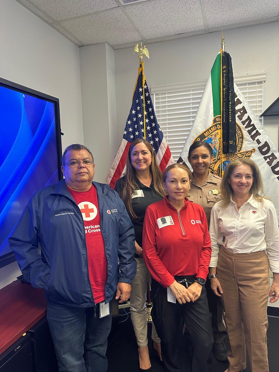 Sheriff_Rosie's tweet image. Grateful to meet with @SFLRedCross leaders from the greater Miami and the Keys chapter to discuss current operations and future preparedness efforts. Working together ensures we’re ready to protect and support our community when it matters most.