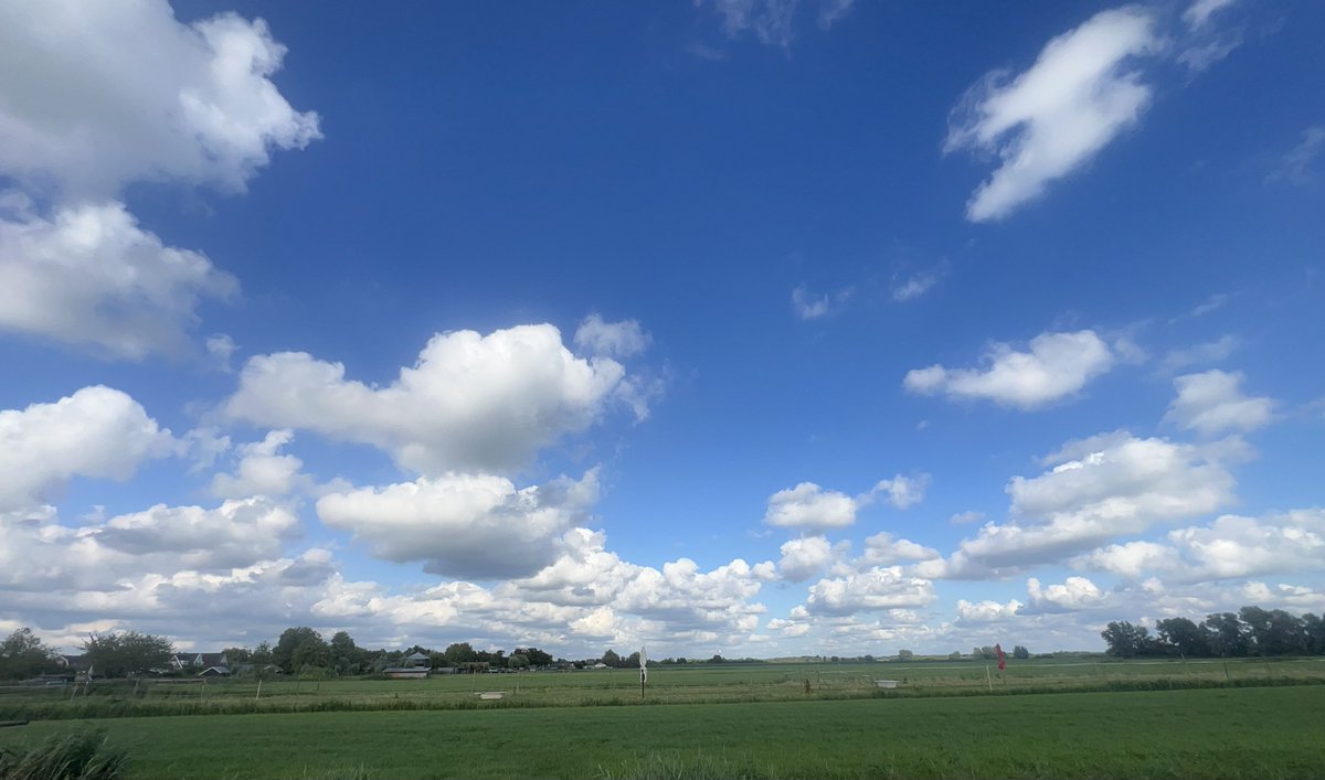 ronaldvanzijl's tweet image. 22/07/2025 – NL – Skyscapes
18:30 h
It was a lovely day
@Demo2020cracy @Elizabe32413720 @TexMericana @Raggedyedge1 @DELTA9_DELTA9 @BenKnight1980 @druid10 @IonisedSkyWatch @Clearskiesinit @SaskiaHeijden @ImagesCoast @OpChemtrails @Chemtrail101 @LegendreKristy @nogps1 @b_gimpl1234