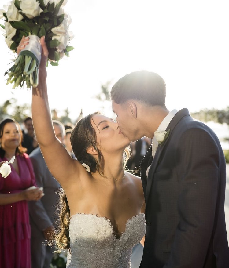 FRBlueMoon's tweet image. 🤵🏽♂️👰🏼♀️ Félicitations à Vitor Reis qui s’est marié avec Isabella Alvarez. 💍 🤍 🇧🇷
