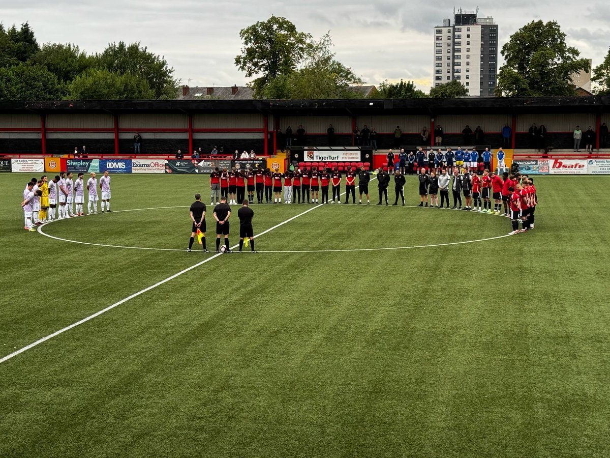 hydeunited's tweet image. ❤️ Thank you to everyone in attendance tonight for observing the minutes silence in memory of our Junior player Israel Iyabor who sadly passed away over the weekend. Our thoughts are with his friends and family.
#OneClub #HUFC 🐯