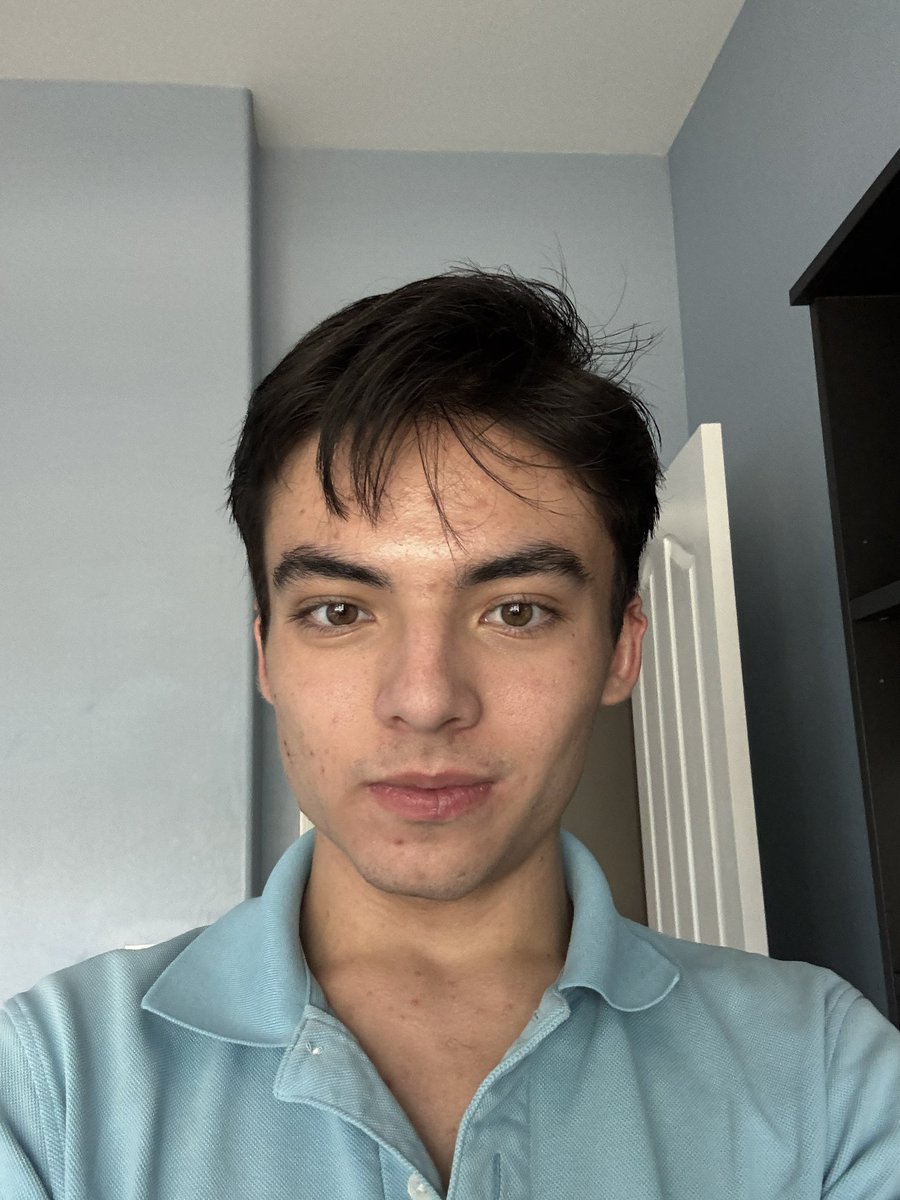 whogafmindset's tweet image. it doesn’t look like it but this is a photo just taken now of an individual recovering from m3th withdrawal and quitting the substance (y’all probably could tell i was using m3th during the 50 year old boyfriend controversy)