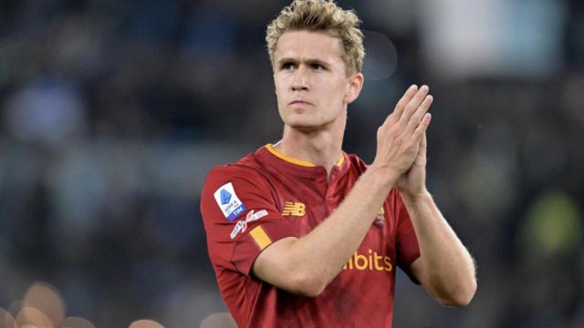 ⚙️ Detaljene diskuteres for Ola Solbakken
Molde og Roma er i forhandlinger om en overgang for Ola Solbakken. Avtalen nærmer seg, men enkelte detaljer gjenstår før alt er klart.

#Molde #Eliteserien #Overganger #InniGarderoben