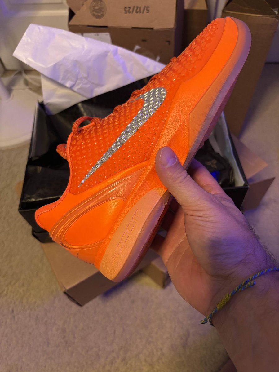 The_Shit_Bot's tweet image. Orange ZOOMs locked down 🎯 thanks to TSB2 💩! @stsilly10, your card’s maxed and boxes overflowing 📦📦 Flip season’s heating up 🔥🚀 #ShitBotMagic