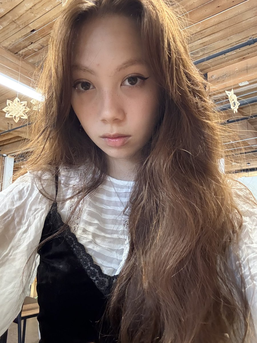 funeralfawns's tweet image. Haven’t posted a pic of myself in a minute so enjoy this haunting doe eyed selfie I left on my bfs phone