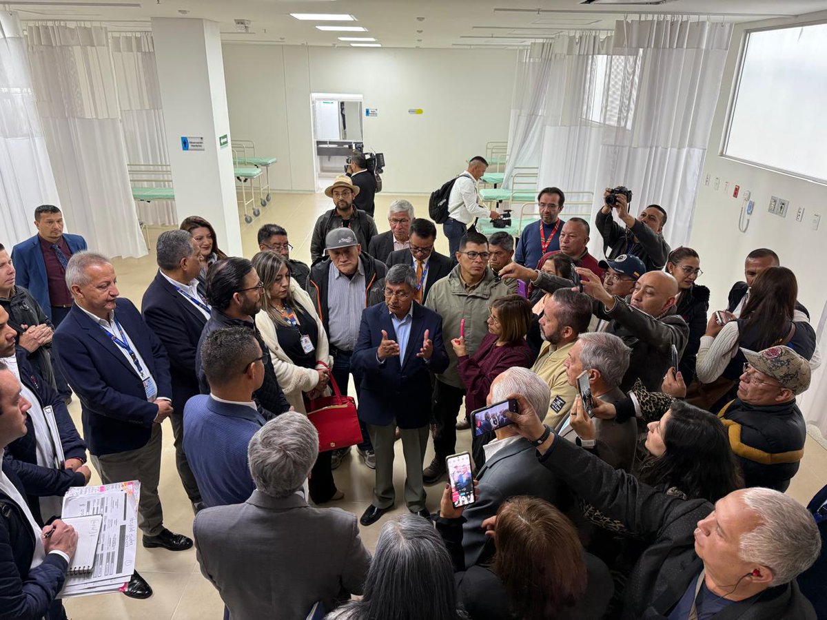 CGR_Colombia's tweet photo. #Actualización |🚨Durante su visita a📍Nariño, el Vicecontralor Carlos Mario Zuluaga recorrió el Hospital Santa Mónica, una obra que ha estado priorizada durante los últimos 2⃣ años por la estrategia #CompromisoColombia, enfocada en rescatar proyectos clave.
📌Se realizó un recorrido de inspección para verificar el avance físico de las obras y la habilitación de los servicios que se están prestando. 🏥
✅Estos resultados se han conseguido gracias al trabajo articulado con la comunidad y los veedores, quienes, junto con los equipos de participación ciudadana de la Contraloría, han permitido no solo una vigilancia en tiempo real, sino también una valoración en la calidad de la prestación del servicio.