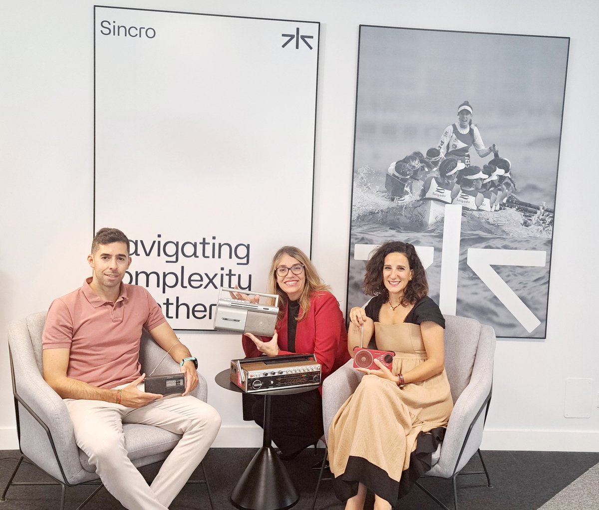 emartinest's tweet image. Hablando hoy sobre derecho a la #desconexióndigital, #teletrabajo y vacaciones en @LasTardesDeRNE, presentado por @Irene_Vaquero e Iván Romero.
