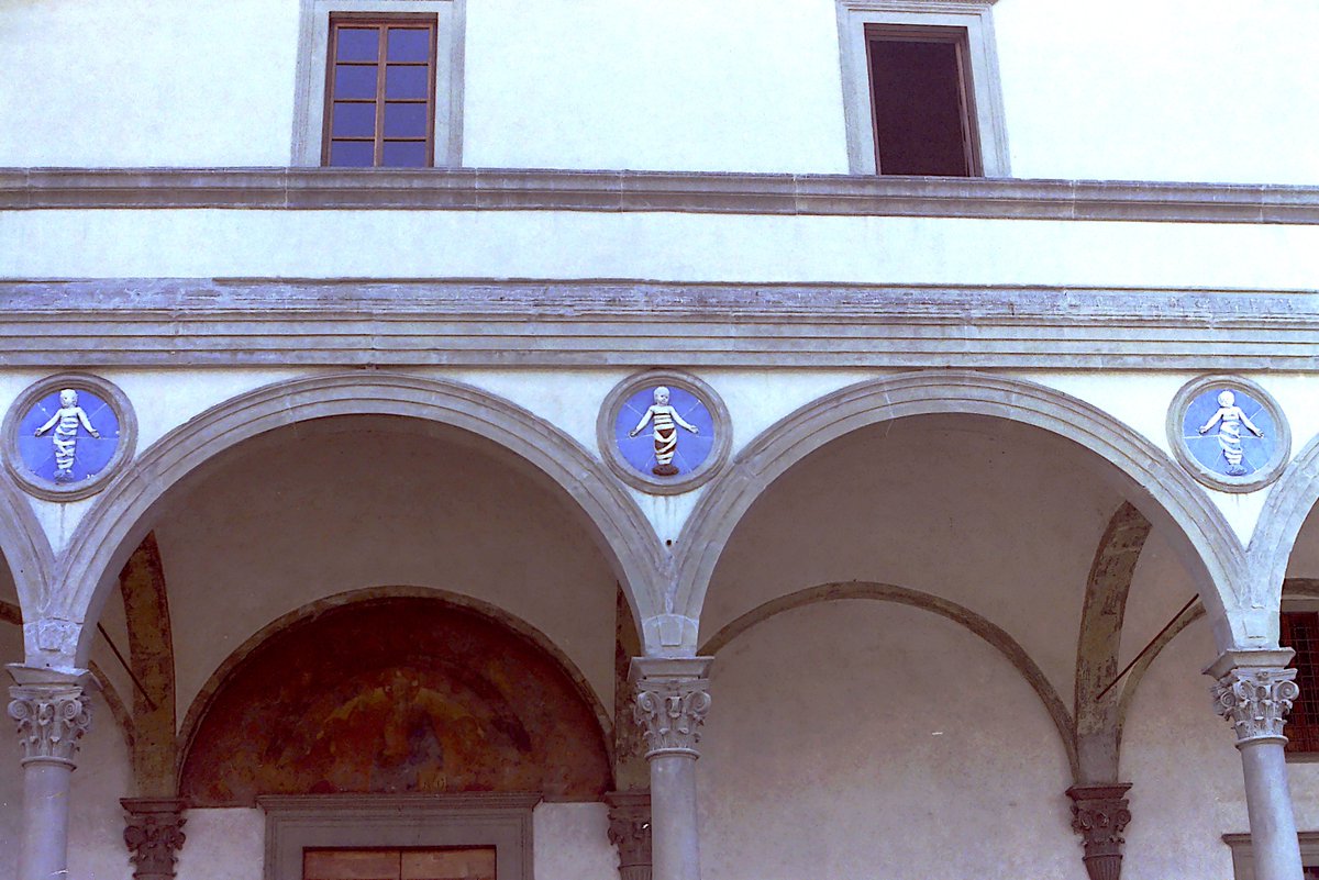 LibertyMomm's tweet image. Andrea Della Robbia: Glazed Terracotta Reliefs (1487), Spedale degli Innocenti, Firenze, Italia.
These iconic roundels of swaddled infants symbolized the Hospital of the Innocents' mission to care for abandoned children.
They served as inspiration for the American Academy of…