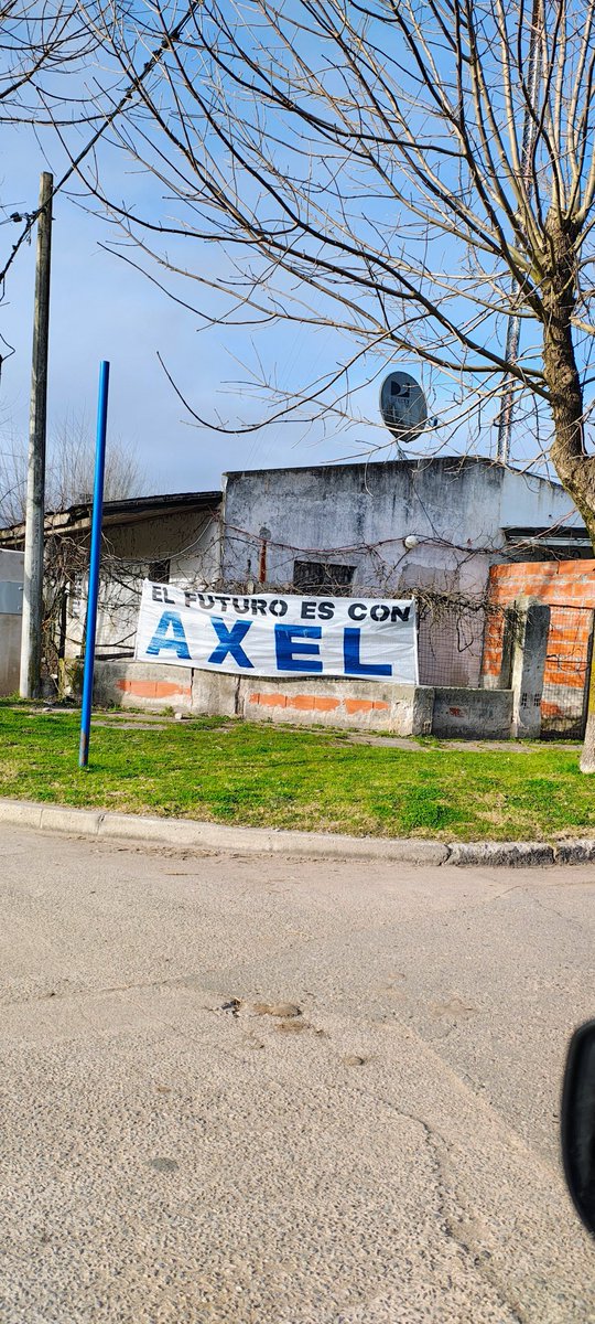 therealbuni's tweet image. No tiene agua
No tiene cloaca
No pudo terminar la casa
Le roban apenas sale a la calle
Pero el futuro es kicillof y el peronismo que lo gobierna de hace 40 años kjj