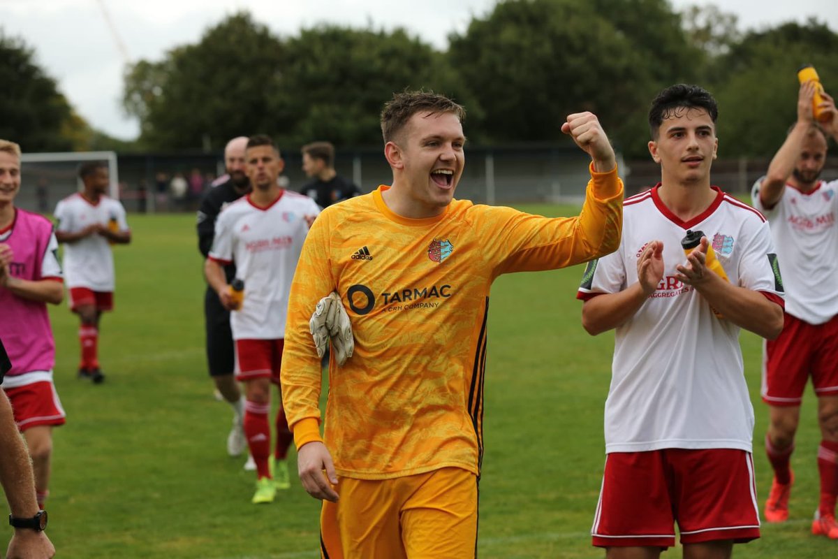 Shout out to <a href="/CharlieTurner55/">Charlie T</a> for stepping in again for us in goal tonight! A Regent Legend 💪🔴⚫️