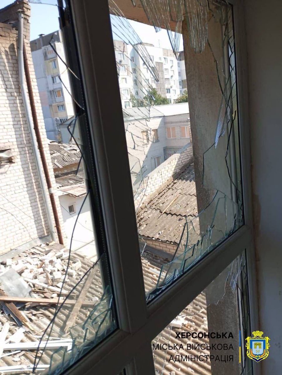 C_Knickerbocker's tweet image. Heute bekam mein (stief)Sohn, geboren auf der Krim, nach nur 3 Jahren hier seinen ersten deutschen Schulabschluss… im gleichen Moment zerstört die russische Armee Bildungseinrichtungen in Kherson. Manchmal ist dieser Spagat im Leben echt nicht so einfach.