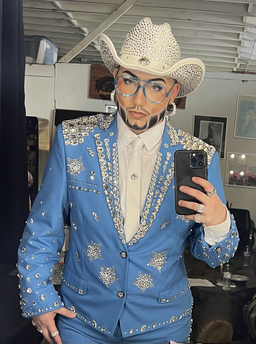 Tender_oni's tweet image. Natasha went kind of crazy with this rhinestone look! Go see the full suit on episode 5 of King of Drag right now!!!