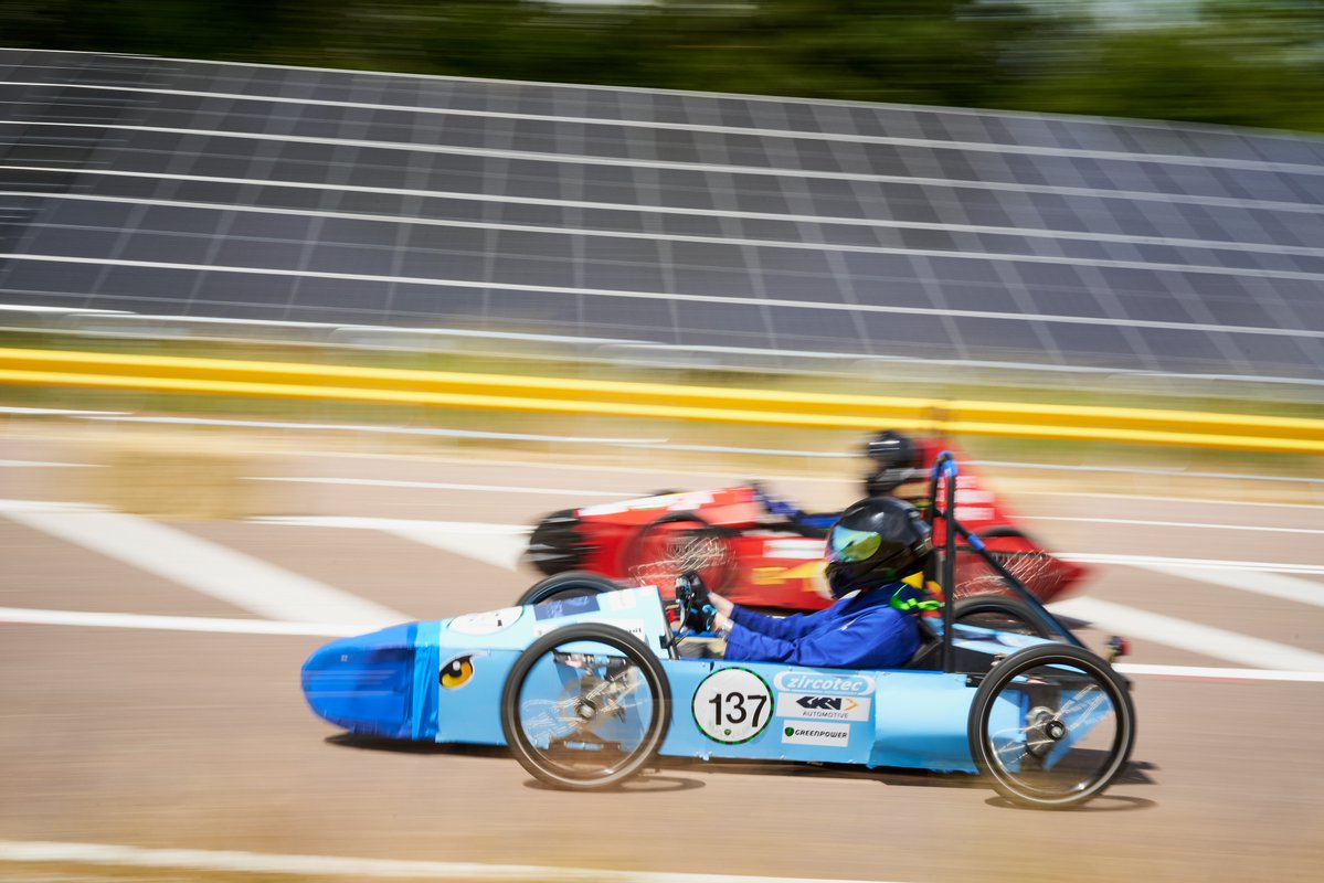 jimfarley98's tweet image. Hands-on learning is powerful! I’m proud of @Ford's 20-year partnership with Greenpower Education Trust & the impact it has on students, helping spark their curiosity about #STEM. Seeing them design, build & race their own electric cars is seriously inspiring. That moment when a…