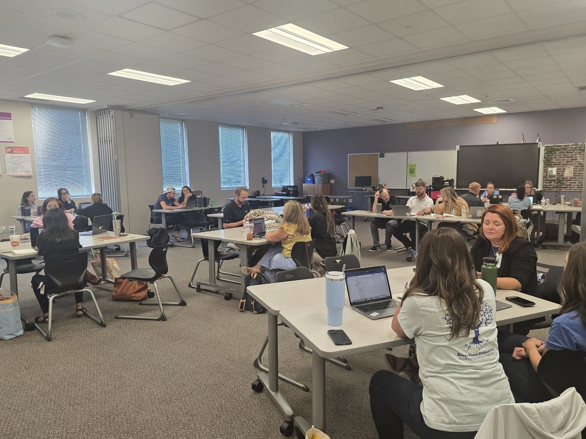 Waltmon_LISD's tweet photo. PLCs at work in the Vandegrift HS feeder pattern! Ready for another amazing year! #LeadCon25 https://t.co/bBrCwqiBT0