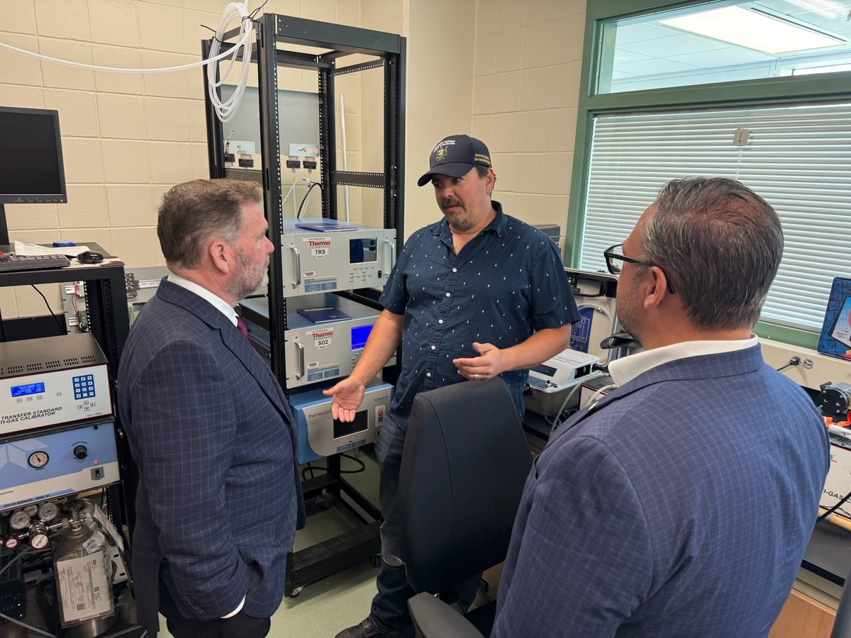 ToddJMcCarthy's tweet image. Today, I visited the Ministry of the Environment, Conservation and Parks Sudbury District office with PA @ChrisScottPC. We met with Environmental Officers from the Drinking Water and Environmental Compliance Division and toured their on-site Air Laboratory, which supports the…