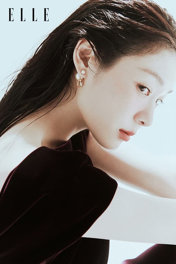 eunju975's tweet photo. #김연아 #YunaKim
#金妍兒 #キムヨナ
#Dior #디올
#ELLEHongKong
8월(2035)
#ElleStar #Coverstar
#DiorFall25
#Interview
【封面專訪】金妍兒:繼續優雅地滑行
https://t.co/5CIsukgXJ7 https://t.co/soZmHJhmqJ