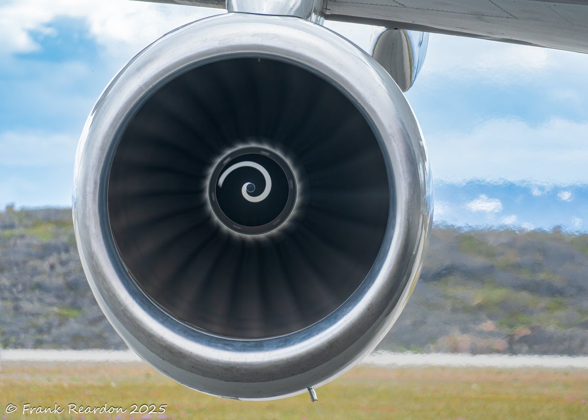 FrankReardon1's tweet image. I finally got an image of a Rolls-Royce RB211-535E4 engine that I am happy with. Its attached to a Boeing 757-200 operated by @CargoJetAirways #YFBSpotters @RollsRoyce