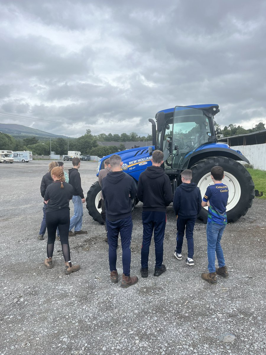 SeanMcKeon1973's tweet image. Leitrim @IFAmedia in association with @FRSTraining @fbd_ie Drumshanbo Mart, and Wilson Farm Machinery Balinamore, as part of #FarmSafetyWeek hosted teenager tractor safety training.