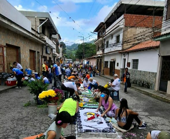 Araira celebró sus 33 años de su tradicional Alfombras de Flores

#Miranda #22Jul n9.cl/n2ls8