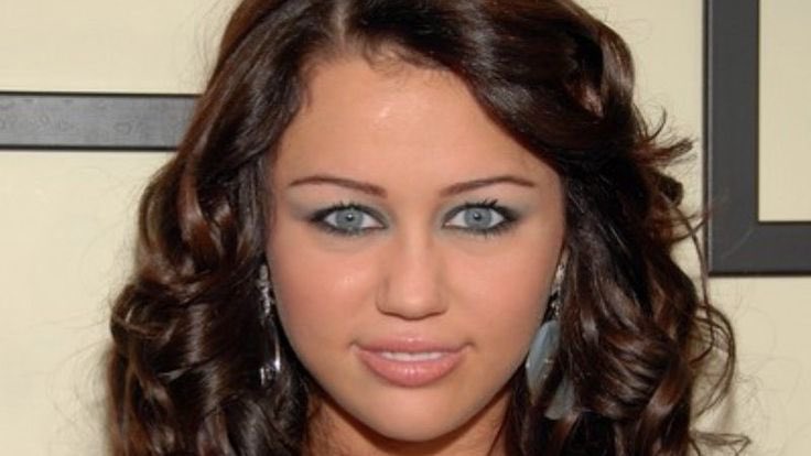 DariushSeif's tweet image. This is very petty but I honestly have a bit of a hard time with Mike Allred’s art because all the eyes look like