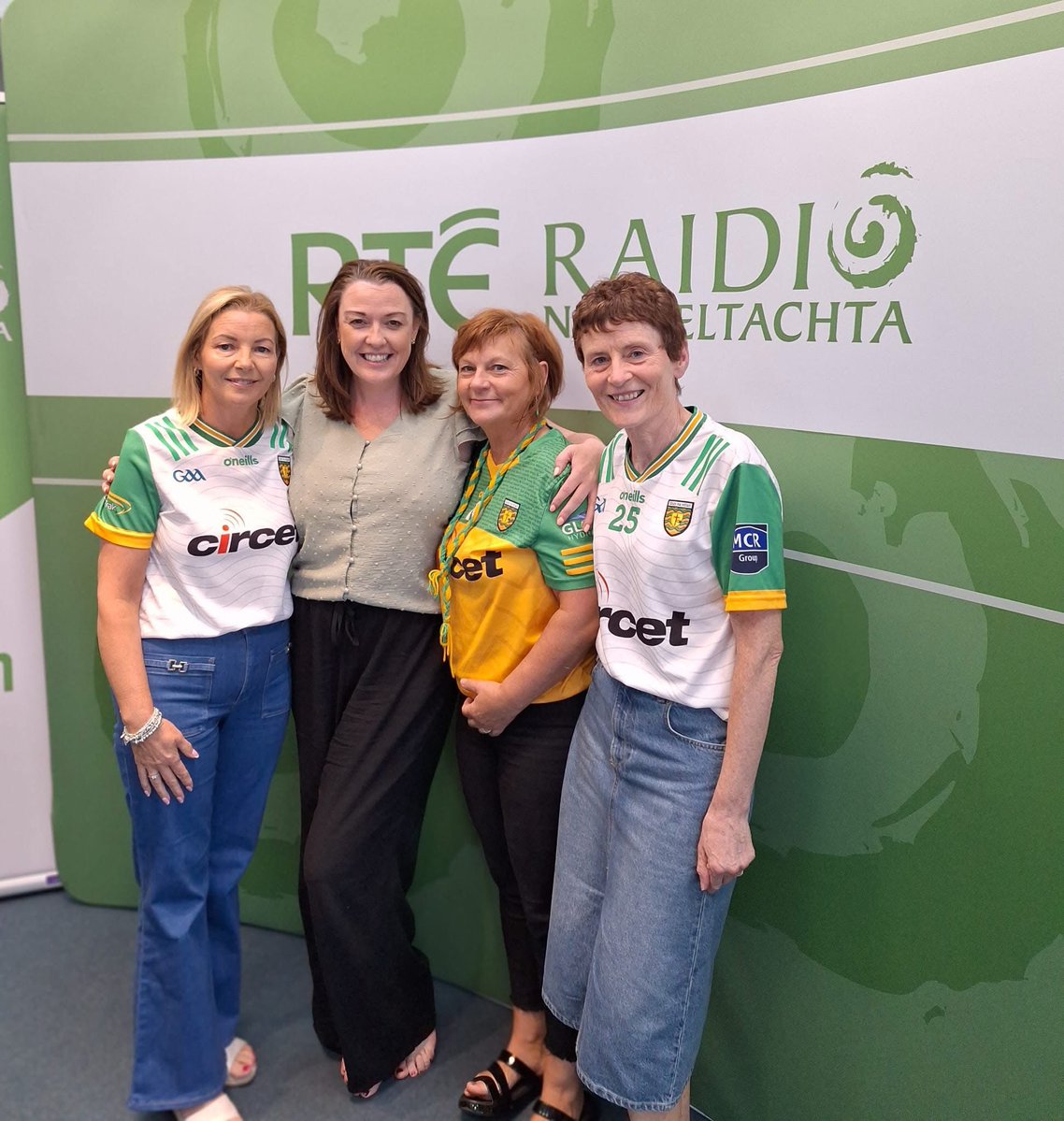 Barrscealta1's tweet image. Labhair Michelle le máithreacha cuid de imreoirí @officialdonegal
MAGS Dhún na nGall - Máithreacha agus Gasúirí s’acu.
rte.ie/radio/rnag/cli…