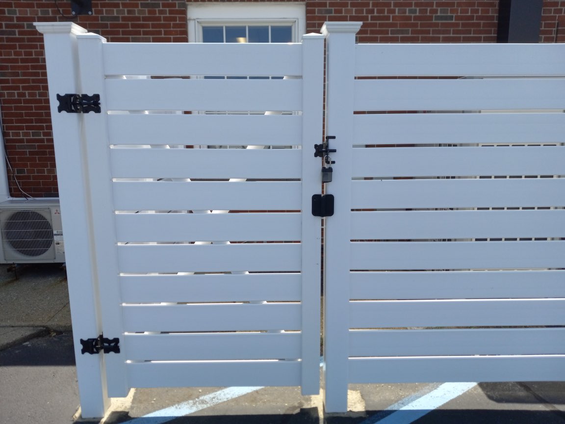 Liberty_Fence's tweet photo. Meet the Eclipse 2: Sleek lines. Solid privacy. Built to last. Modern #vinylfencing that’s as strong as it looks. 👀✨

#vinylfence #pvcfence #fence #fences #fenceinstallation #fenceideas #fencecompany #fencecontractor #fencedesign #fencegate #newfence #modernfence #LongIsland https://t.co/eT7dfxwReO