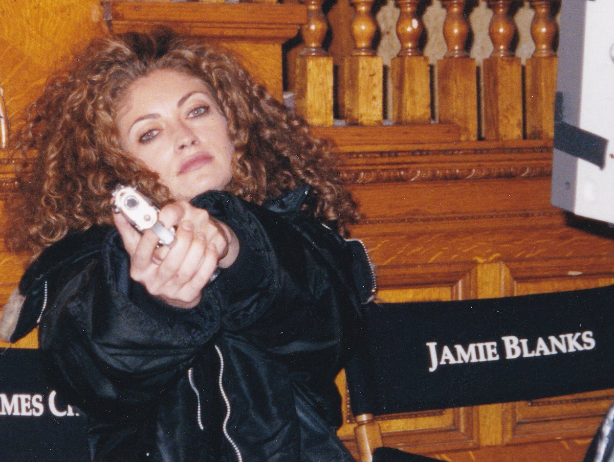 horrorsthetics's tweet image. thinking about this LEGENDARY queen
