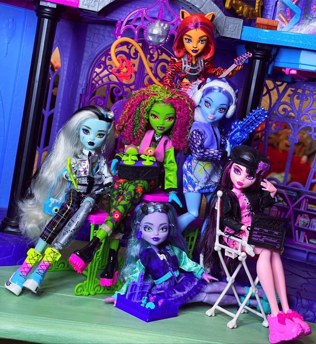 This food is so fucking good, Lois 💀🩷