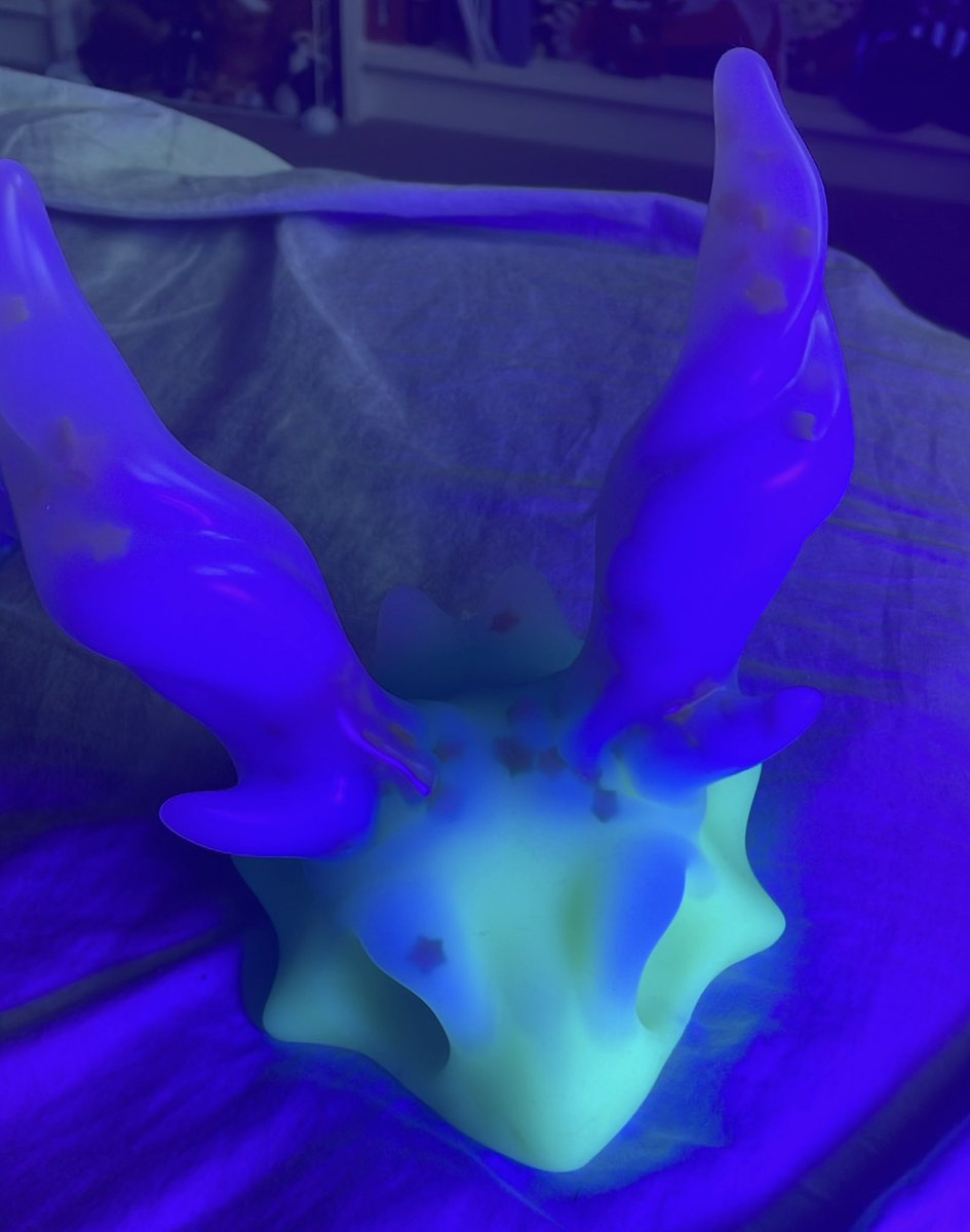 Putting up bones for offers because I might have to take my puppy back if he doesn't start drinking water soon..

Current offer is $230 💕