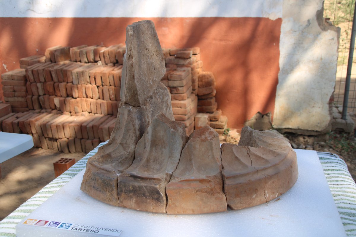 El Café de la Lluvia (@cafelluvia) on Twitter photo 📢Mañana, miércoles, hablaremos con <a href="/EstRodrguez/">Esther Rodríguez</a>, coodirectora de las excavaciones en Turuñuelo, para conocer los resultados de la última campaña en el yacimiento tartésico ⛏️
Será a partir de las 20.30h en nuestro canal de #twitch ▶️bit.ly/4kvQsZR
📷 <a href="/CTarteso/">Construyendo Tarteso</a> 📢Mañana, miércoles, hablaremos con <a href="/EstRodrguez/">Esther Rodríguez</a>, coodirectora de las excavaciones en Turuñuelo, para conocer los resultados de la última campaña en el yacimiento tartésico ⛏️
Será a partir de las 20.30h en nuestro canal de #twitch ▶️bit.ly/4kvQsZR
📷 <a href="/CTarteso/">Construyendo Tarteso</a>