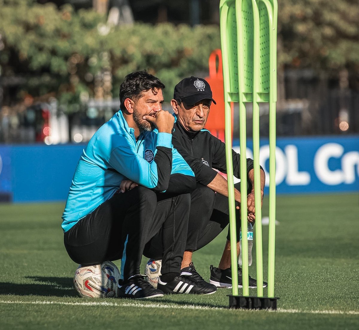 BrunoPont's tweet photo. Oscar Vicente Scavone, Presidente honorario del club #Olimpia, sobre la elección de Ramón Díaz:

"Fue una gestión directa del Presidente del club y probablemente con algunos de sus colaboradores cercanos de la directiva, es gestión de la directiva y no participó nadie más".

95.5 FM @rockandpop955
1020 AM @nanduti
96.1 FM CDE 660 AM CDE Itapirú.
#LaGranJugada