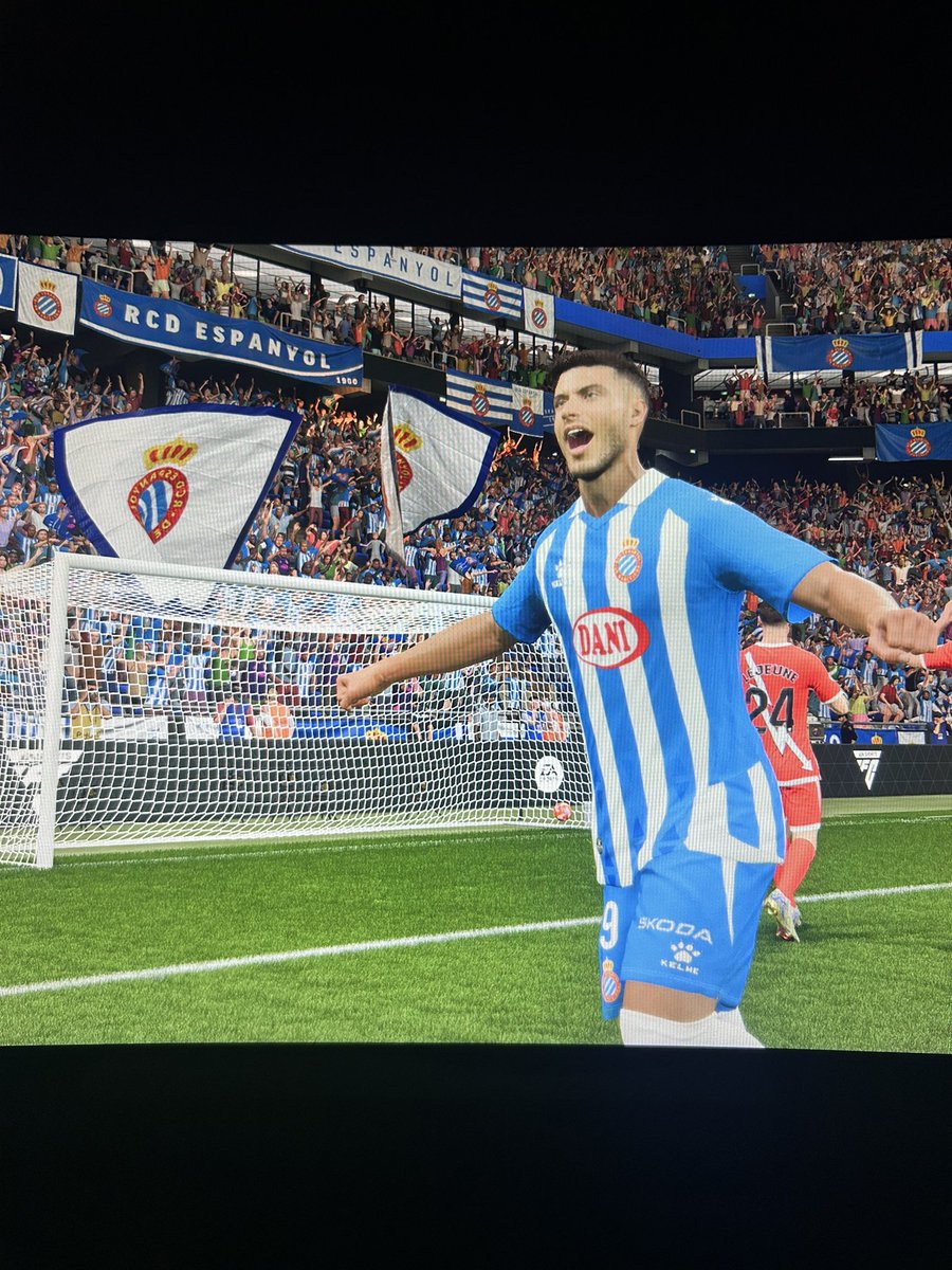 Absolute baller 🔥 #twitterclarets #RCDE 🔵⚪️