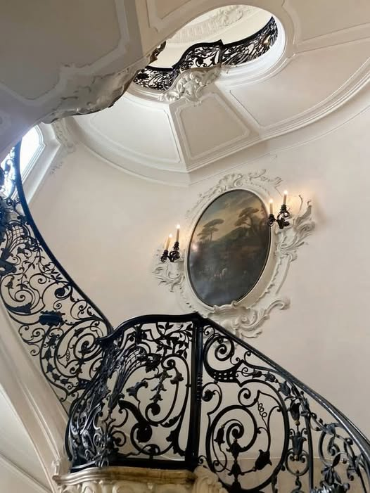 xmuse_'s tweet image. This is how a staircase should look—where architecture performs.
📍Palazzo Donizetti in Milan, Italy 🇮🇹