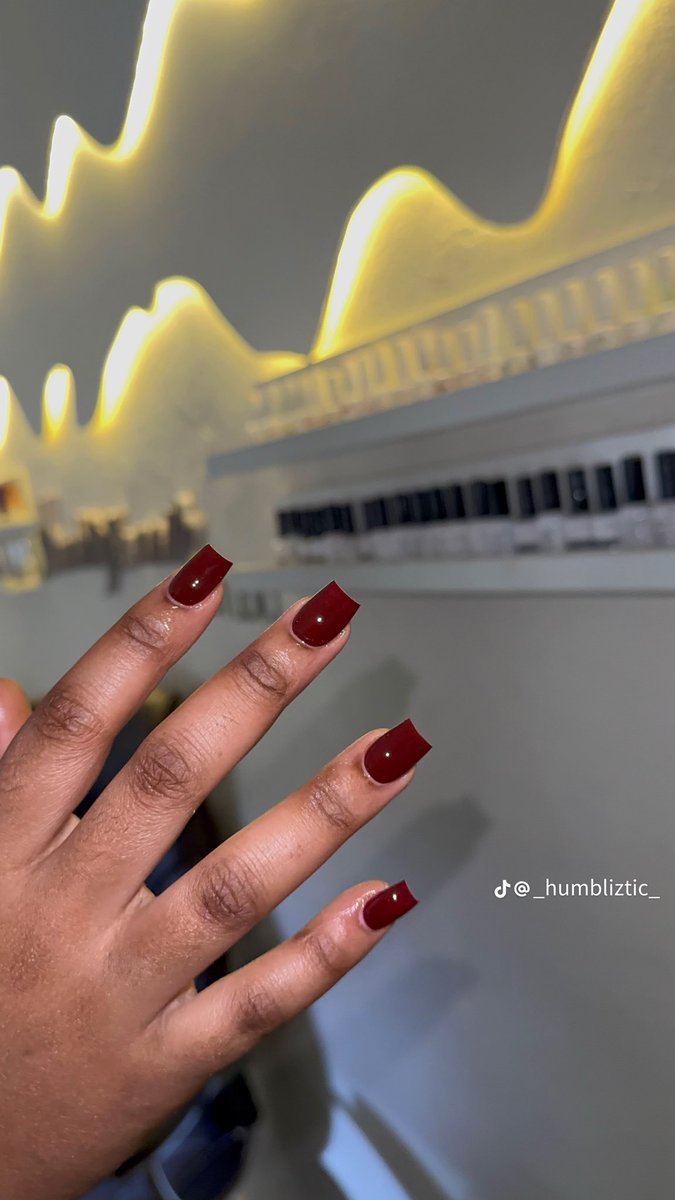 I went to a nail tech to get this and she told me 15k for this. It’s an acrylic short plan nail!
I just left , I don’t have strength to argue or price it abeg