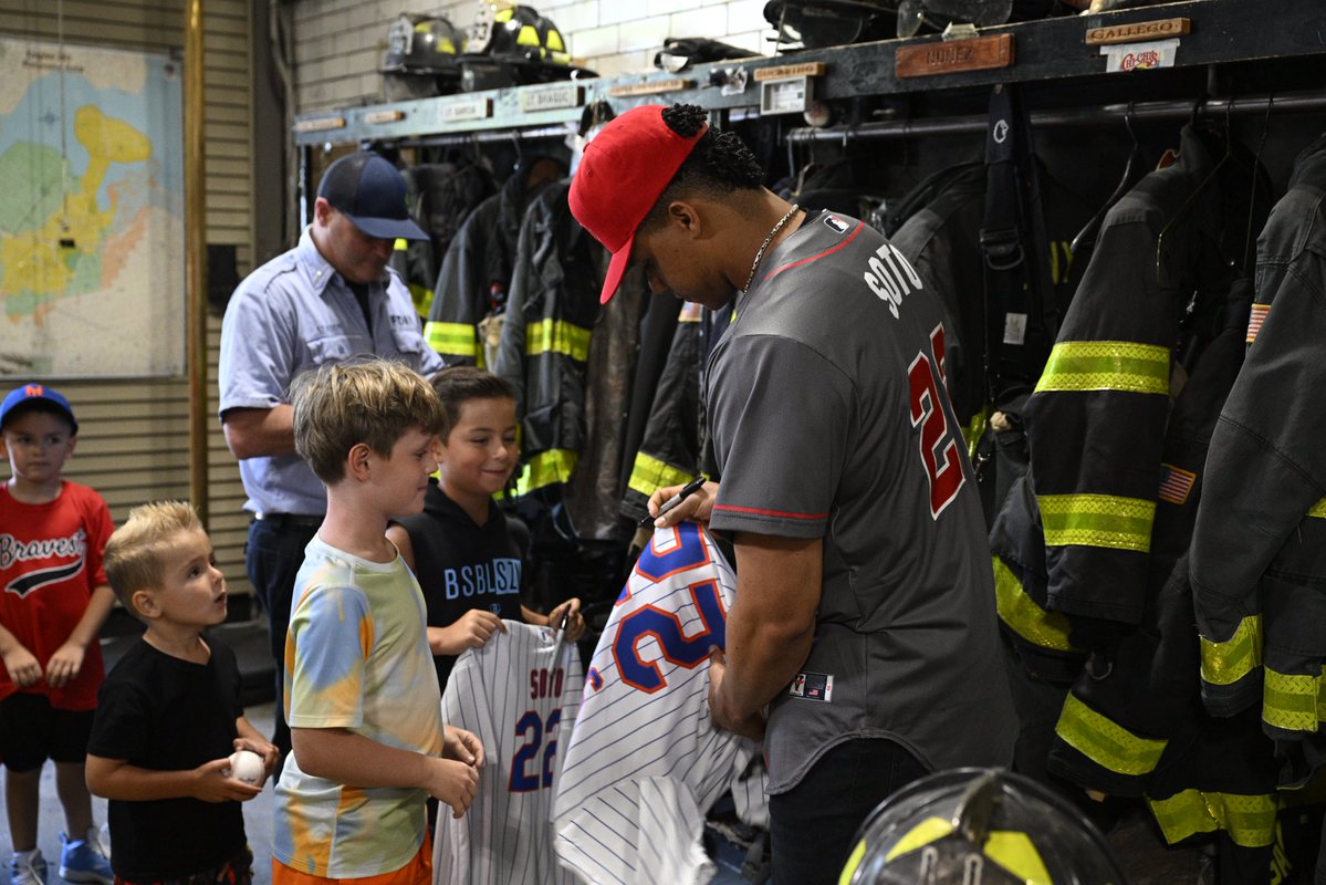 FDNY's tweet image. Juan Soto is in the (fire)house! ⚾️
On Tuesday, Juan Soto visited Engine 263/Ladder 117 to wish the FDNY luck as they prepare to take on the NYPD in the upcoming Battle of the Badges Baseball Game at Citi Field on August 17th. Let's go FDNY!