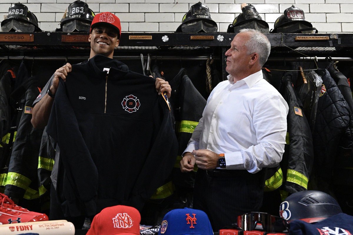 FDNY's tweet image. Juan Soto is in the (fire)house! ⚾️
On Tuesday, Juan Soto visited Engine 263/Ladder 117 to wish the FDNY luck as they prepare to take on the NYPD in the upcoming Battle of the Badges Baseball Game at Citi Field on August 17th. Let's go FDNY!