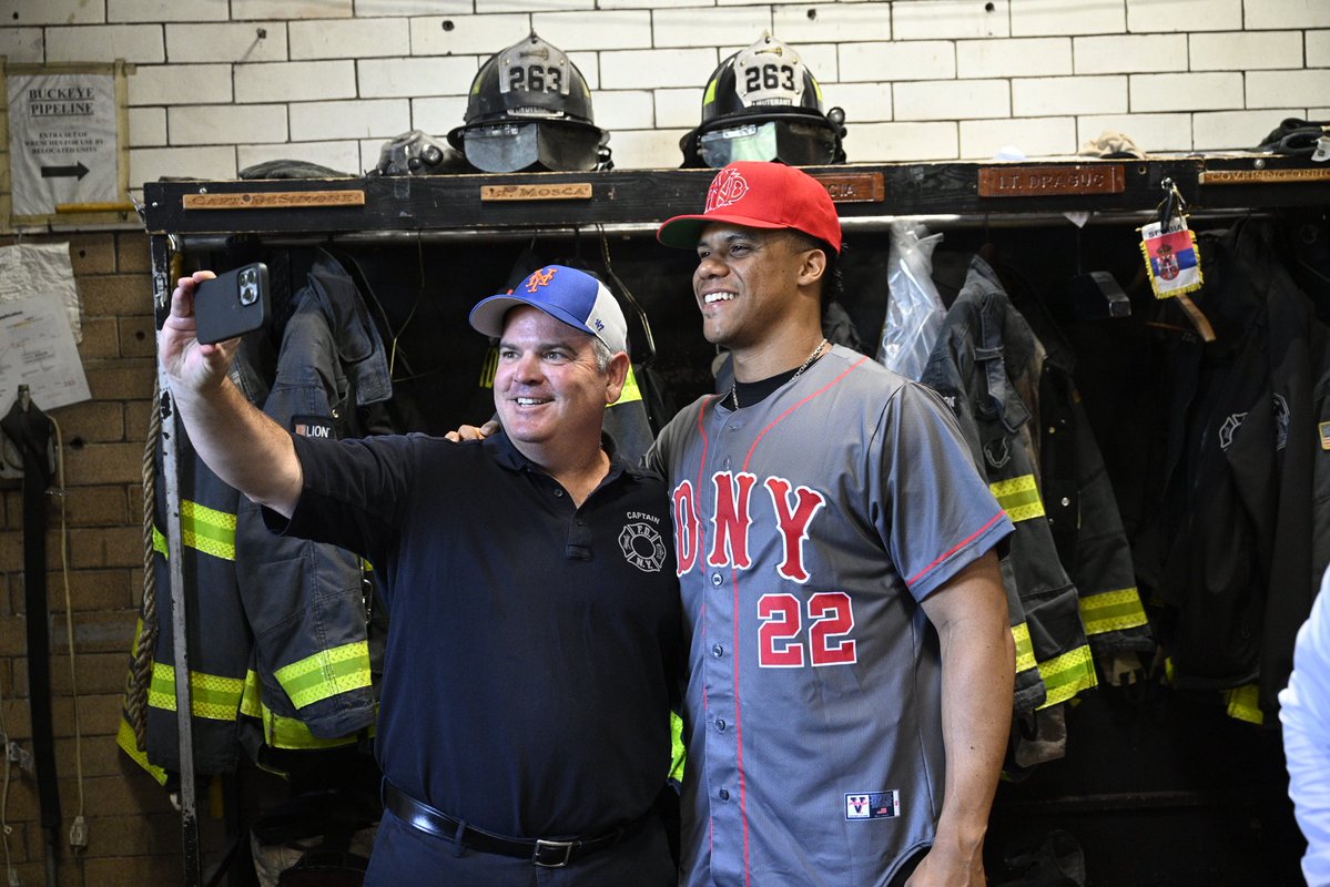 FDNY's tweet image. Juan Soto is in the (fire)house! ⚾️
On Tuesday, Juan Soto visited Engine 263/Ladder 117 to wish the FDNY luck as they prepare to take on the NYPD in the upcoming Battle of the Badges Baseball Game at Citi Field on August 17th. Let's go FDNY!