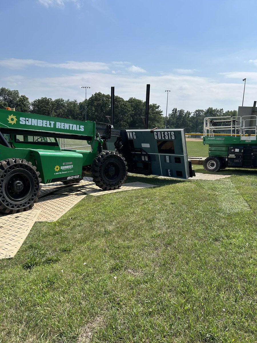 BlueStreakBSB's tweet image. Out with the old!
In with new!
What a great addition to the city park and Dream Field! #bluepride