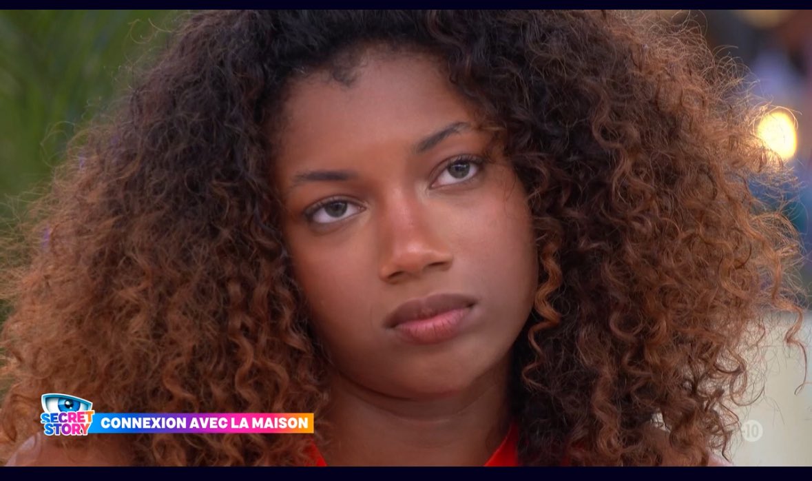 dirisospwalegim's tweet image. Le zoom sur Anita quand Noah a dit que Noah adressait son message à aimed ils ont du vice hein 😭😭 #SecretStory